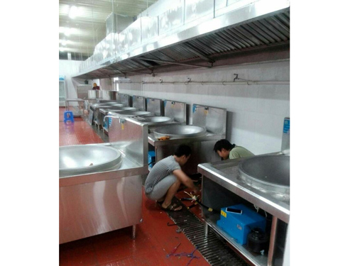 廚具安裝過(guò)程